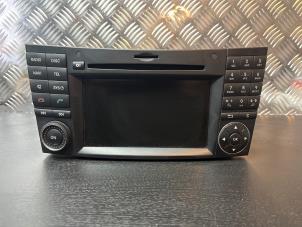 Gebruikte Radio Mercedes CLS (C219) 320 CDI 24V Prijs € 175,00 Margeregeling aangeboden door van Sabben Parts