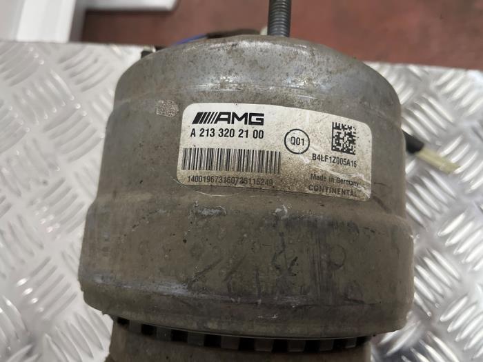 Stötdämparstång, höger fram från en Mercedes-AMG GLC AMG (X253) 3.0 43 AMG V6 Turbo 4-Matic 2019