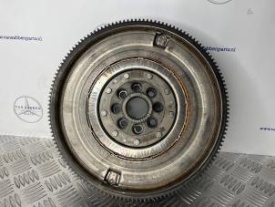 Gebruikte Dubbele massa vliegwiel Mercedes A (177.0) 2.0 A-220 Turbo 16V Prijs € 175,00 Margeregeling aangeboden door van Sabben Parts