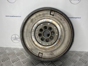 Gebruikte Dubbele massa vliegwiel Mercedes A (177.0) 2.0 A-220 Turbo 16V Prijs € 175,00 Margeregeling aangeboden door van Sabben Parts