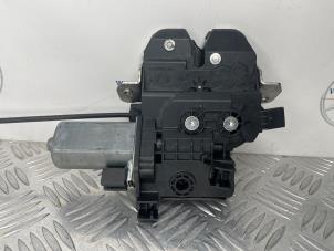 Gebruikte Slotmechaniek Achterklep Mercedes S (W221) 3.0 S-350 CDI 24V 4-Matic Prijs € 75,00 Margeregeling aangeboden door van Sabben Parts