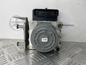 Begagnade ABS-pump Mercedes C (W205) C-200d 2.2 16V Pris € 100,00 Marginaltabell erbjuds av van Sabben Parts