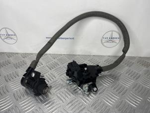 Gebruikte Slotmechaniek Achterklep Mercedes C (W204) 1.8 C-200 CGI 16V Prijs € 30,00 Margeregeling aangeboden door van Sabben Parts