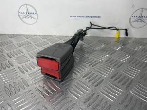 Gebruikte Veiligheidsgordel Insteek midden-achter Mercedes S (W221) 3.0 S-320 CDI 24V Prijs € 30,00 Margeregeling aangeboden door van Sabben Parts