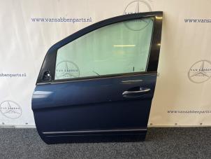 Begagnade Dörr, 4-dörrars, vänster fram Mercedes B (W245) 1.5 B-150 16V Pris € 100,00 Marginaltabell erbjuds av van Sabben Parts