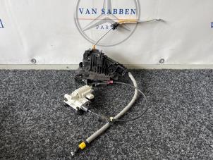 Gebruikte Deurslot Mechaniek 4Deurs rechts-voor Mercedes S (222.0/222.1) 3.0 S-400 24V 4-Matic Prijs € 150,00 Margeregeling aangeboden door van Sabben Parts