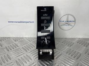 Gebruikte ESP Schakelaar Mercedes S (W221) 3.0 S-320 CDI 24V Prijs € 40,00 Margeregeling aangeboden door van Sabben Parts