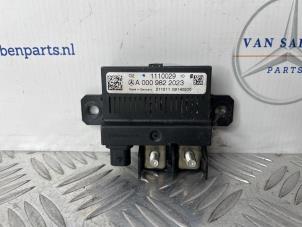 Gebruikte Accu controle module Mercedes C Estate (S205) C-350 E 2.0 16V Prijs € 40,00 Margeregeling aangeboden door van Sabben Parts
