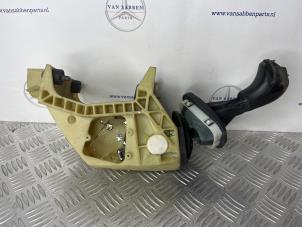 Używane Dzwignia wyboru automatycznej skrzyni biegów Mercedes Vito (639.6) 2.2 109 CDI 16V Cena € 302,50 Z VAT oferowane przez van Sabben Parts