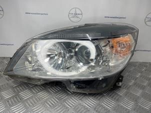 Gebruikte Linker Koplamp Mercedes C Estate (S204) 2.2 C-200 CDI 16V . Prijs € 200,00 Margeregeling aangeboden door van Sabben Parts