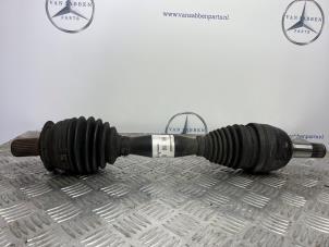 Begagnade Drivaxel, vänster fram Mercedes A (W176) 1.6 A-180 16V Pris € 100,00 Marginaltabell erbjuds av van Sabben Parts