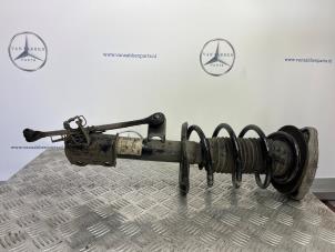 Begagnade Stötdämparstång, höger fram Mercedes A (W176) 1.5 A-180 CDI, A-180d 16V Pris € 125,00 Marginaltabell erbjuds av van Sabben Parts
