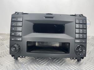 Gebruikte Radio CD Speler Mercedes Sprinter 3,5t (906.63) 310 CDI 16V Prijs € 242,00 Inclusief btw aangeboden door van Sabben Parts