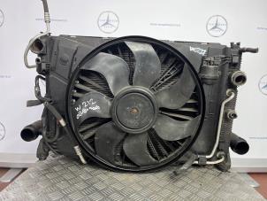 Begagnade Kylarsats Mercedes E (W212) E-220 CDI 16V BlueEfficiency Pris € 400,00 Marginaltabell erbjuds av van Sabben Parts