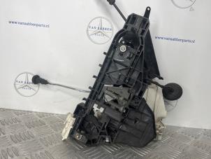 Begagnade Dörrlåsmekanism, 4-dörrars, höger fram Mercedes B (W245) 1.7 B-170 16V Pris € 75,00 Marginaltabell erbjuds av van Sabben Parts