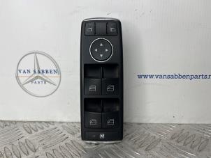 Gebruikte Elektrisch Raam Schakelaar Mercedes E Estate (S212) E-200 2.0 Turbo 16V Prijs € 30,00 Margeregeling aangeboden door van Sabben Parts