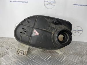 Gebruikte Koelwater Reservoir Mercedes Vito (447.6) 1.6 111 CDI 16V Prijs € 24,20 Inclusief btw aangeboden door van Sabben Parts