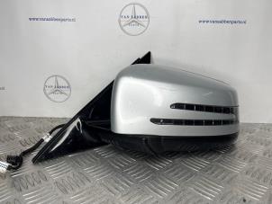 Begagnade Skärmspegel, vänster Mercedes E (W212) E-220 CDI 16V BlueEfficiency Pris € 100,00 Marginaltabell erbjuds av van Sabben Parts