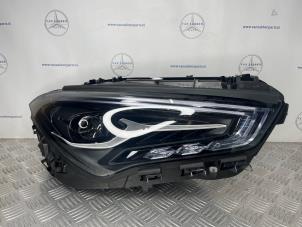 Gebruikte Koplamp rechts Mercedes CLA (118.3) 1.3 CLA-200 Turbo 16V Prijs € 800,00 Margeregeling aangeboden door van Sabben Parts