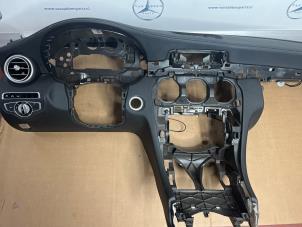 Begagnade Instrumentbräda Mercedes C (W205) C-200 2.0 CGI 16V Pris € 600,00 Marginaltabell erbjuds av van Sabben Parts