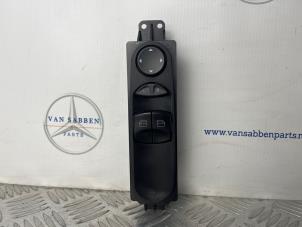 Gebruikte Elektrisch Raam Schakelaar Mercedes Sprinter 3,5t (906.63) 316 CDI 16V Prijs € 36,30 Inclusief btw aangeboden door van Sabben Parts