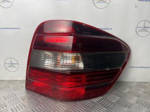 Begagnade Baklykta, höger Mercedes ML II (164/4JG) 3.0 ML-320 CDI 4-Matic V6 24V Pris € 50,00 Marginaltabell erbjuds av van Sabben Parts