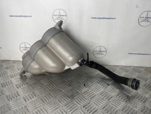 Gebruikte Koelwater Reservoir Mercedes C (W206) C-300 2.0 EQ Boost Turbo 4-Matic Prijs € 30,00 Margeregeling aangeboden door van Sabben Parts