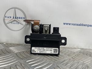 Gebruikte Accu controle module Mercedes C Estate (S205) C-350 E 2.0 16V Prijs € 40,00 Margeregeling aangeboden door van Sabben Parts