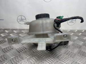 Begagnade Expansionskärl Mercedes A (177.0) 1.3 A-250 e Turbo 16V Pris € 30,00 Marginaltabell erbjuds av van Sabben Parts