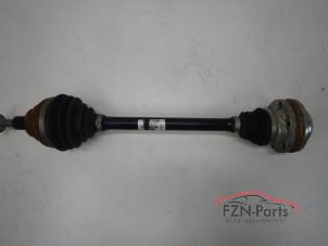Gebruikte Aandrijfas rechts-voor Volkswagen Golf VIII (CD1) Prijs € 399,00 Inclusief btw aangeboden door FZN Parts