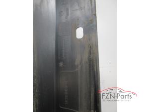 Używane Belka boczna prawa Mercedes CLS-Klasse Cena € 75,00 Z VAT oferowane przez FZN Parts