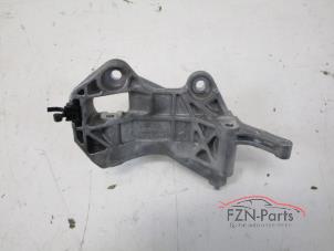 Begagnade Fäste, luftkonditionering Audi Q7 (4MB/4MG) Pris € 39,00 Inklusive moms erbjuds av FZN Parts