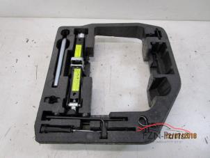 Begagnade Domkraftsset Audi A4 (B8) Pris € 68,99 Inklusive moms erbjuds av FZN Parts