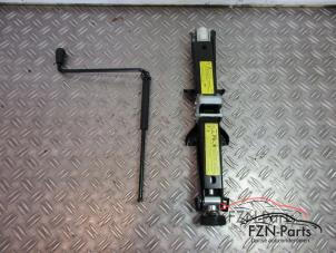 Begagnade Domkraftsset Audi A4 Pris € 49,01 Inklusive moms erbjuds av FZN Parts