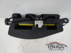 Begagnade Domkraftsset Audi A4 Pris € 59,00 Inklusive moms erbjuds av FZN Parts