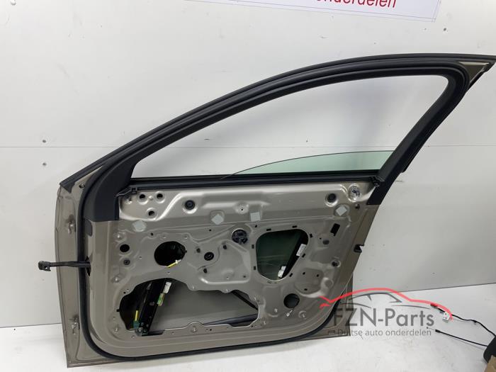 Portier 4Deurs rechts-voor van een Audi A6 Avant (C8)  2021