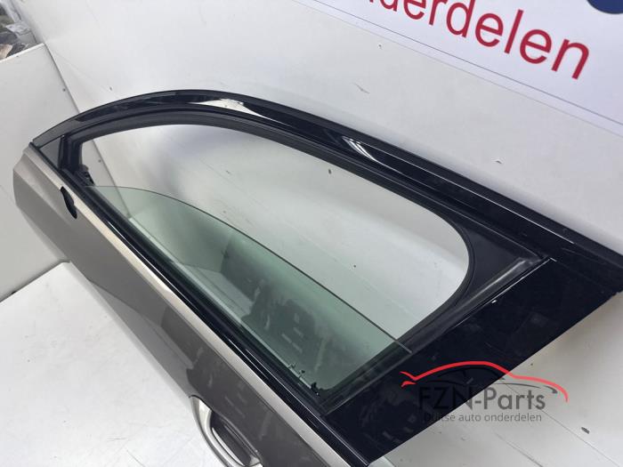 Portier 4Deurs links-voor van een Audi A6 Avant (C8)  2021