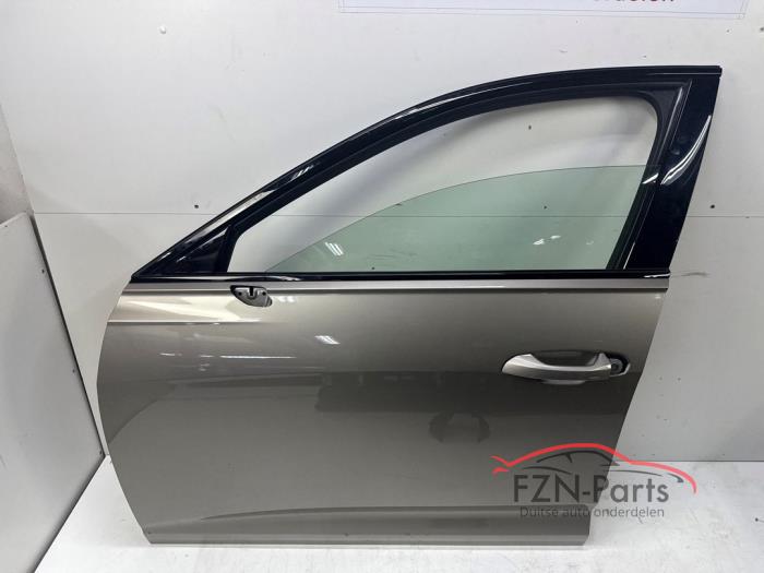 Portier 4Deurs links-voor van een Audi A6 Avant (C8)  2021