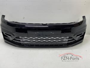 Begagnade Främre stötfångare Volkswagen Touran (5T1) Pris € 1.199,00 Inklusive moms erbjuds av FZN Parts