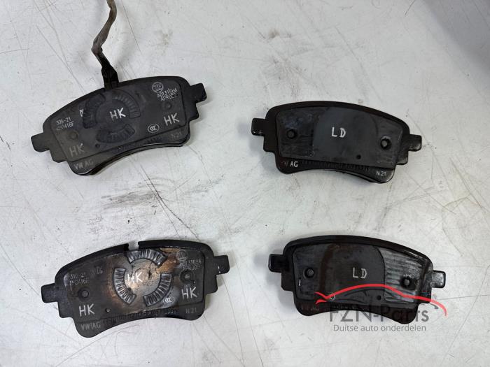 Remschijf + blok achter van een Audi A6 Avant (C8)  2021