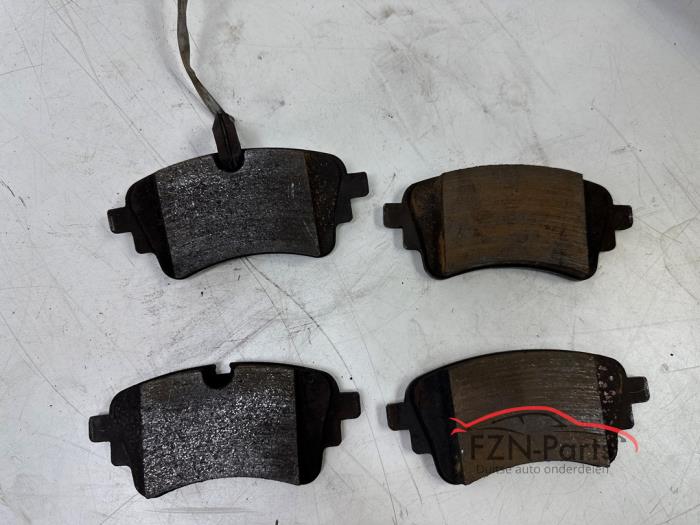 Remschijf + blok achter van een Audi A6 Avant (C8)  2021