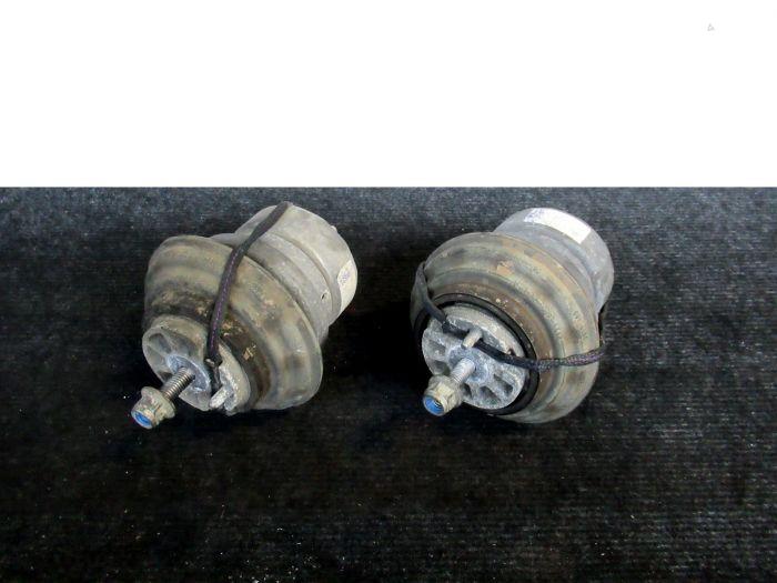 Motorfäste från en Jaguar XF