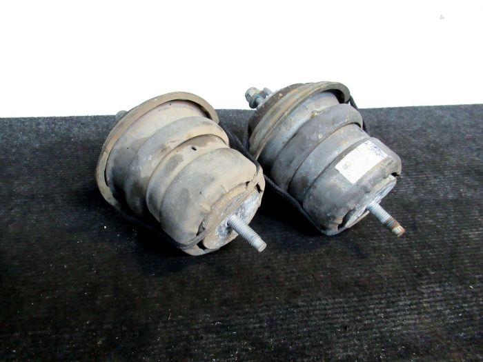 Motorfäste från en Jaguar XF