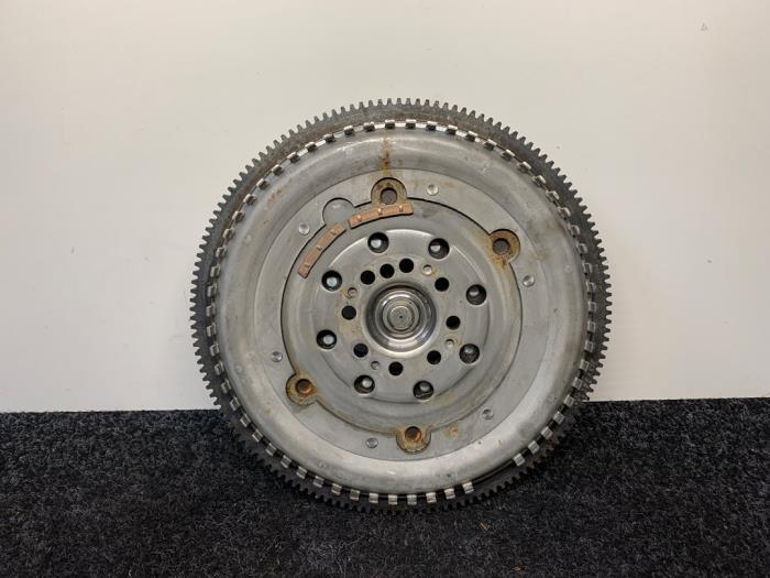 Tvåmassesvänghjul från en Mercedes-Benz Vito (639.6) 2.2 111 CDI 16V 4x4 2008