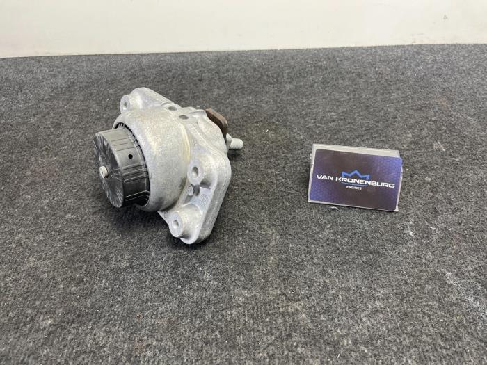 Motorfäste från en Land Rover Range Rover Sport (LW) 3.0 SDV6 Hybrid