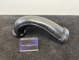 Używane Przewód powietrzny Mercedes S (W220) 6.0 S-65L AMG V12 36V Cena € 20,00 Z VAT oferowane przez Van Kronenburg Engines