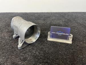 Gebruikte Oliefilterhuis Mercedes CL (215) 5.4 CL-55 AMG V8 24V Prijs € 50,00 Inclusief btw aangeboden door Van Kronenburg Engines