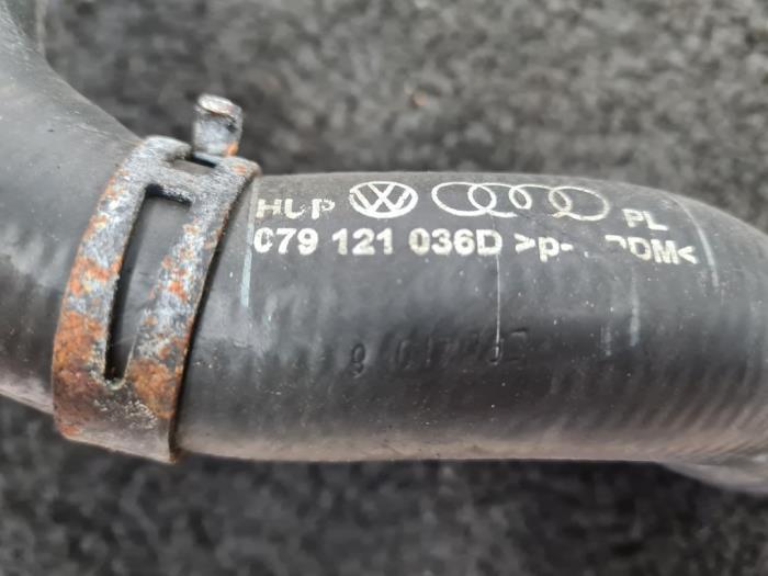 Kylarslang från en Audi RS 5 (8T3) 4.2 V8 32V 2014