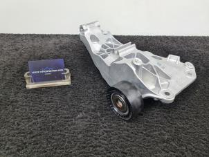 Nowe Wspornik pradnicy dolny Mercedes C-Klasse AMG (W206) C-63S E-Performance AMG 2.0 Turbo 4-Matic+ Cena € 50,00 Z VAT oferowane przez Van Kronenburg Engines