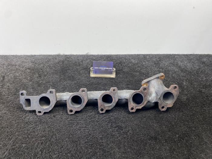 Avgasgrenrör från en Mercedes-Benz Sprinter 2t (901/902) 216 CDI 20V 2004